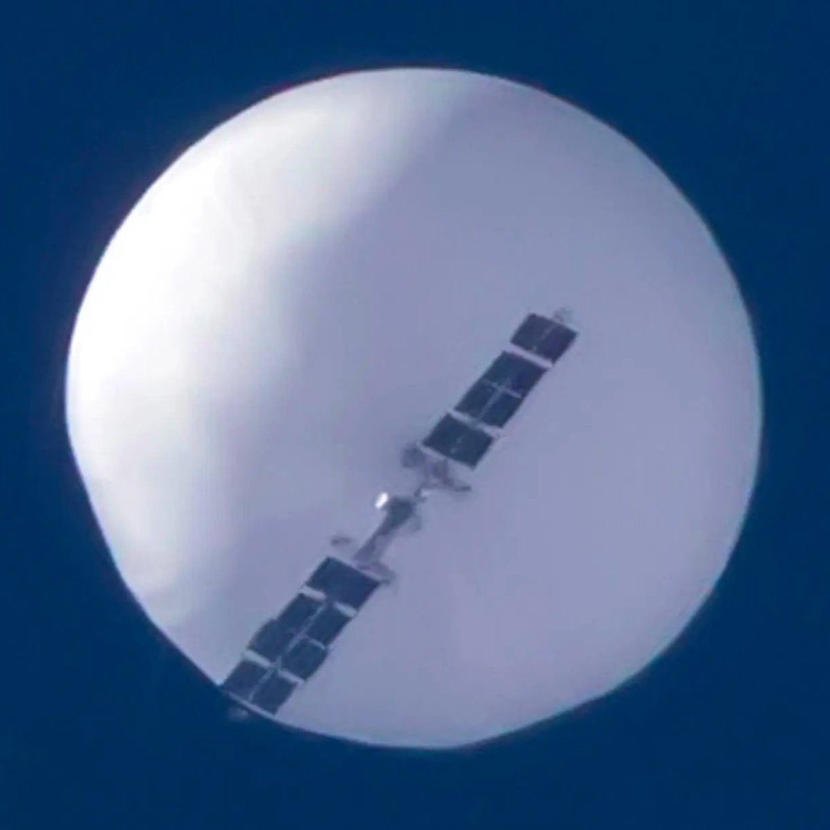WhatADdoing's tweet photo. chinese spy balloon versus russian spy balloon. can you spot the differences? https://t.co/xthDFrbHaV