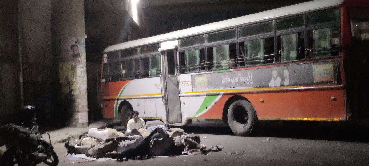 Arv_Ind_Chauhan's tweet photo. Clicked a minute ago 

After long hours of poll duty, these men (cops) are sleeping under streetlight on Rae Bareli Highway in #Lucknow

Every person deserves a dignified life. 

Take cognizance of it @ceoup https://t.co/9Pjoz1kXBa