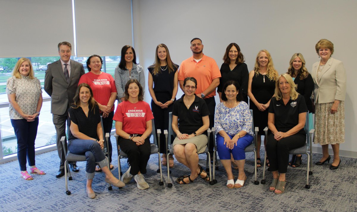 8️⃣ teachers, 2️⃣ nurses, a custodian, an instructional aide &amp; an asst principal were among the honorees @ Lakota's second-ever 💫 Breakfast of Excellence 💫 Let's hear it for the compassion these rockstars bring to work every day 👏 Read more: trst.in/oFN3wF #WEareLakota