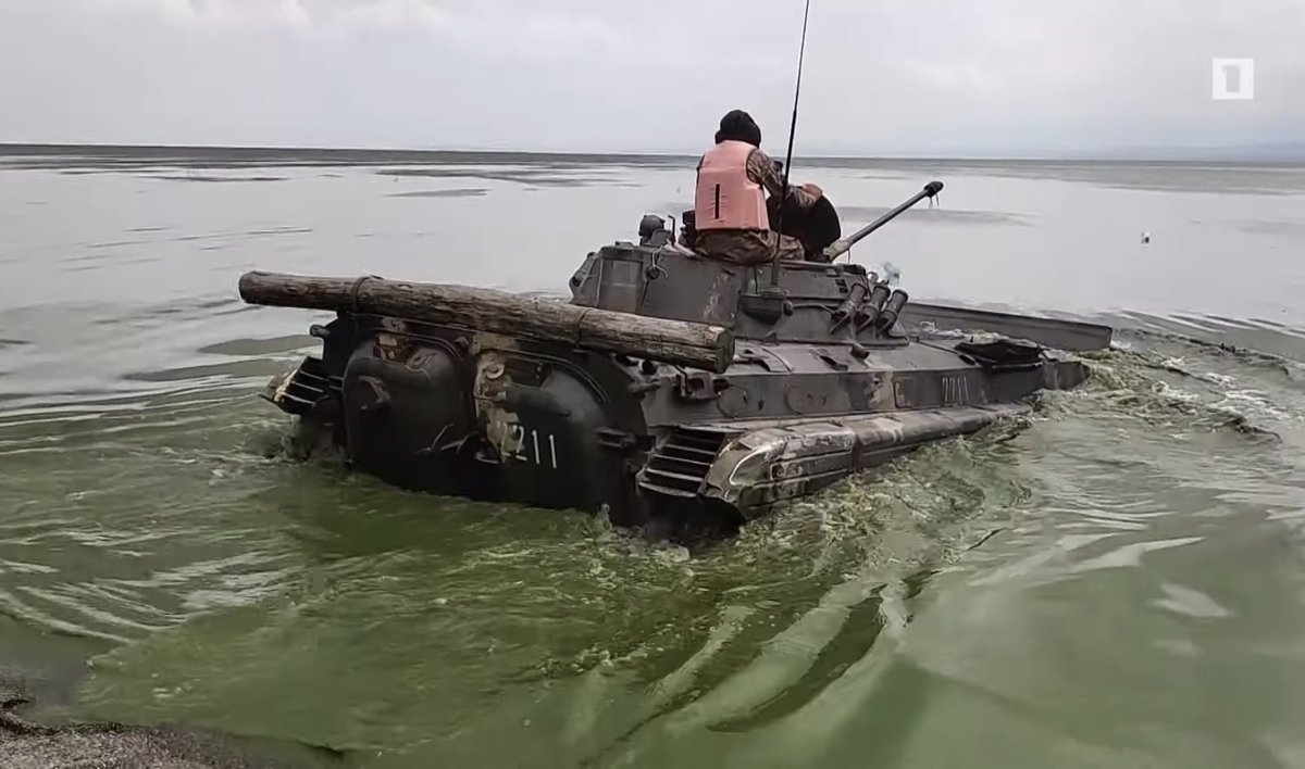 An Armenian BMP-2 IFV “2211” likely from a motor rifle regiment of the 2nd AC during amphibious training in Lake Sevan.

Archives.