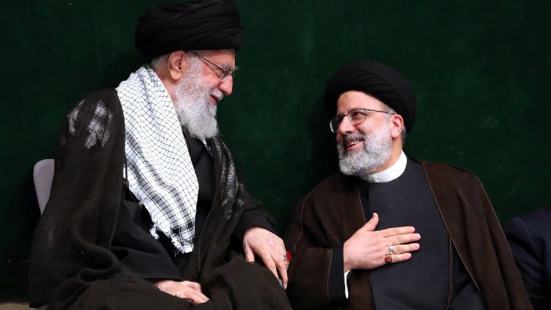 IranManagua's tweet photo. El Líder Supremo de la Revolución Islámica, emitió un mensaje de condolencia por el martirio del presidente de la República Islámica de Irán, Seyed Ebrahim Raisi, y su séquito en un accidente de helicóptero en el noroeste de Irán.
https://t.co/qOnbDJQz23 https://t.co/0Dre7sOwyi