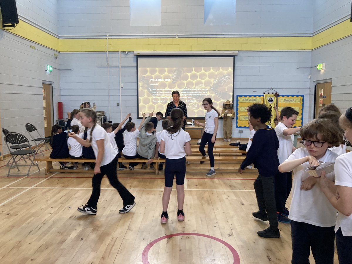 Gourockpr's tweet photo. They loved this activity with Faye - some children were bees 🐝 some were flowers 🌸 Bees had to travel from flower to flower, picking up and dropping off pollen (Wotsits!) to demonstrate pollination!🌺🌻@_stcolumba @MissTodd_GPS @GPS_primary @MrsWorkman3🐝 #STEMcareersweekGPS https://t.co/jINUceEyMV