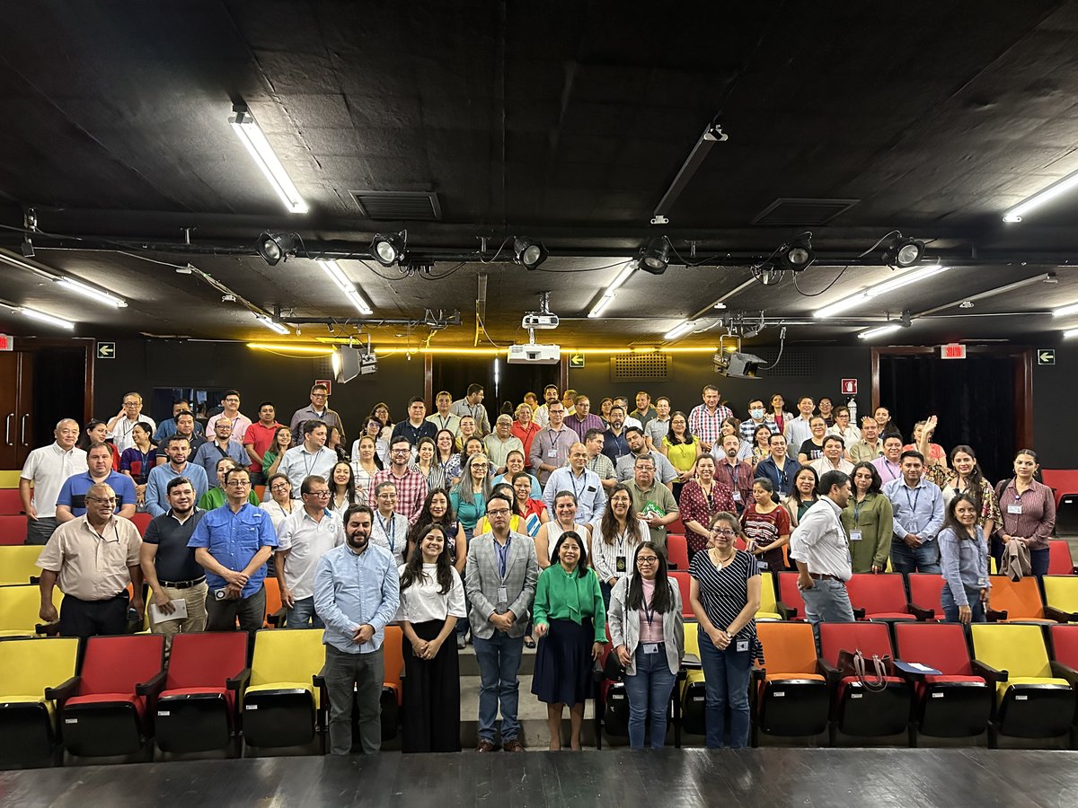 DialogosGuate's tweet photo. #InnovaciónPública
El viernes @annelisse_EV, coordinadora de #BlombosLab, nuestro laboratorio de innovación pública, dio una conferencia sobre los beneficios de implementar la innovación pública a personal de @Segeplan. 💡
Durante su ponencia, presentó distintos proyectos de otros países, y expuso algunas áreas de oportunidad en el gobierno para implementar la innovación pública como una forma de trabajo para mejorar los procesos y servicios en las entidades del Estado. Nos alegra compartir que alrededor de 100 funcionarixs asistieron al evento. 🥳