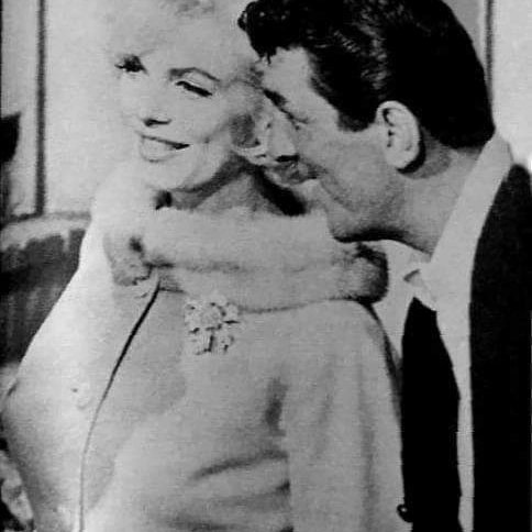 May 21, 1962 : Marilyn is back on the set even she requires that there is no taking close-up
In addition, Dean Martin,had a bad cold and so she decided to follow the doctor's advice Studio (Lee Siegel) and refuses to work with him and that until the actor's fever has fallen.