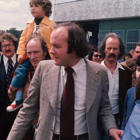 @marissenmark Sharing this one dug up from the @SpaceCentreYVR vaults: PM Pierre Trudeau visits the HR MacMillan Space Centre - is that @JustinTrudeau on his shoulders. A different era #CdnPoli #Throwback