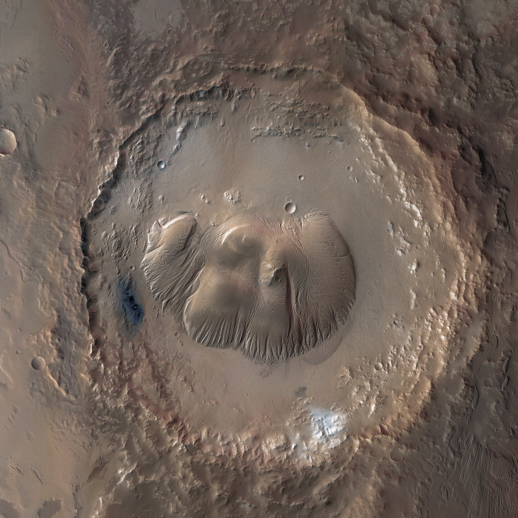 Krater Nicholson, pevarc'horn Amazonis, war ar blanedenn Veurzh  

Treuzkiz : 102,5 Km  

#bzhg #steredoniezh 

📷@_TheSeaning HRSC