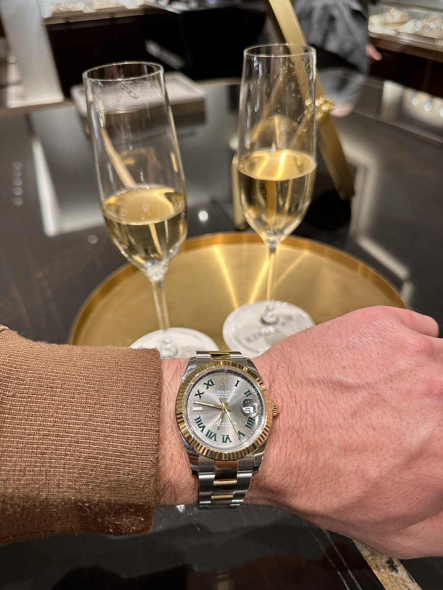 4 months and 8 ADs later, we got it done 🥂 #rolliegang