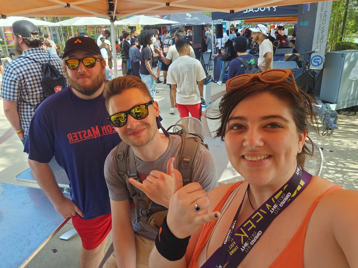 @FullSail Hanging out at the Full Sail Armada with some pretty cool people! Ft. @PaintSplats307 and @ez_squeez