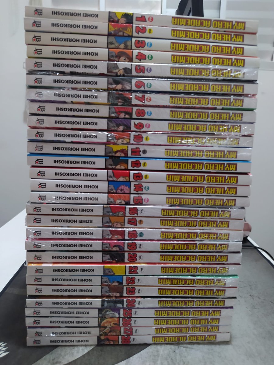 _matheuscomh's tweet photo. Tô vendendo duas coleções de mangás meus pq tô precisando de grana! Se puder ajudar com RT, é nois🩷
São elas:

Bleach Completo - 1 A 74 (Com Todos Os Volumes, Incluindo O 73) - Versão clássica.
Mangá Boku No Hero - 1 A 32 - A maioria lacrado. 

Links nos comentários! https://t.co/r4De02hMuX