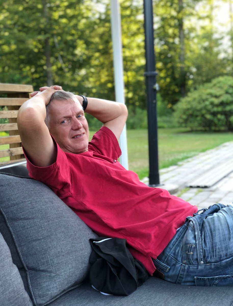 Idag är det fyra år sedan du somnade in efter tre och ett halvt års hård kamp mot ALS. Vi tänker på dig och vi saknar dig så otroligt mycket. Vi önskar du var här sà vi kunde krama dig och berätta hur mycket du betydde för oss.

Älskade pappa. Vila i frid ❤️