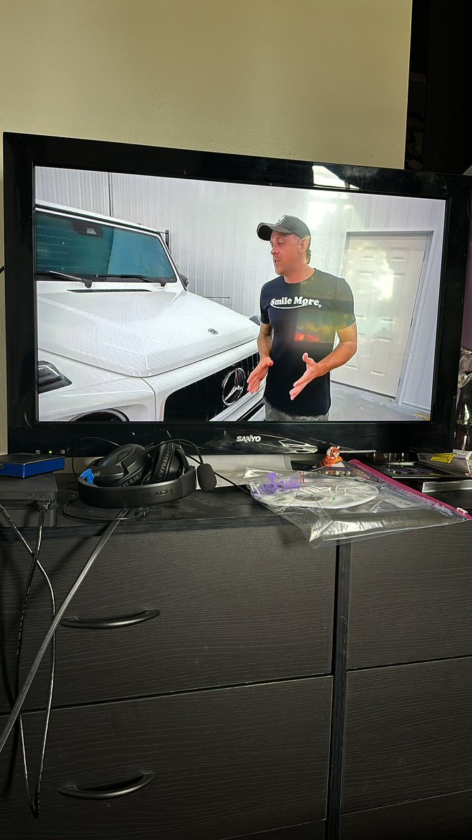 katalina772's tweet photo. Day 20👍 love watching these everyday ! Back to daily vlogs! I’ve been watching since I was 12/13 years old and I’ll be 22 in July ! @RomanAtwood https://t.co/oOpiGmJxXA