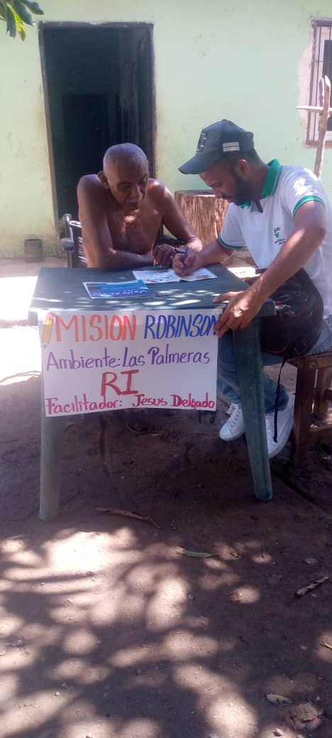 Mision Robinson Guayabal activo en El Ambiente Las Palmeras facilitador Jesús Delgado.... #ConcienciaPatriótica @NicolasMaduro @_LaAvanzadora @Sociabolivarian @MisinRobinsonP2