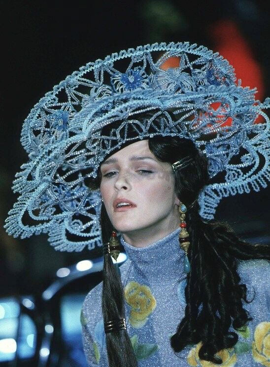 LaModeUnknown's tweet image. The details of Christian Dior by ✨John Galliano✨ Fall/Winter 1998.