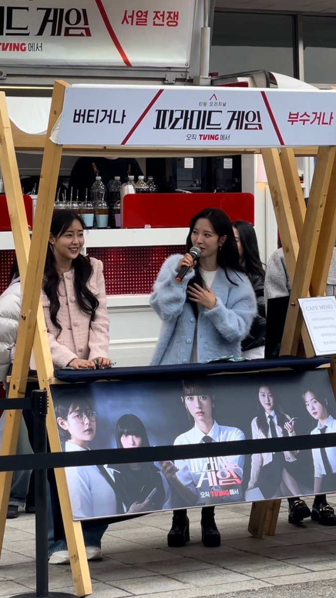 Unseen photo of the Pyramid Game cast at the coffee truck fan event. 🐰🐰

#ShinSeulki #신슬기 #PyramidGame #피라미드게임 #KimJiyeon #김지연