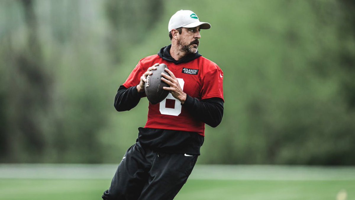 NYJ_Matt's tweet photo. Aaron Rodgers stats on DAY 1 of OTA’s 

12/14 (7/7 in red zone)
3 TD | 0 INT 

#Jets #JetUp https://t.co/pitnxixnuY