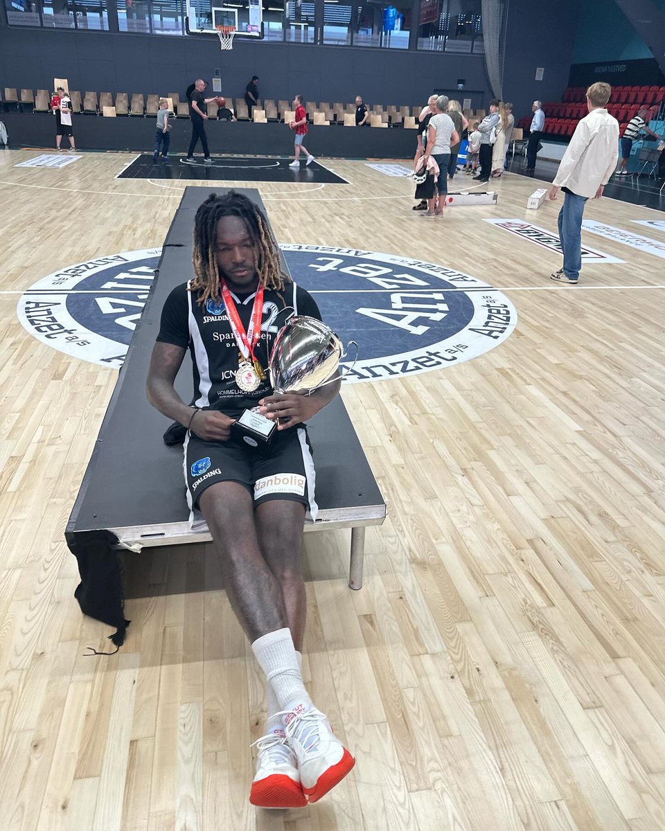 De’Andre ❄️™️ tweet media