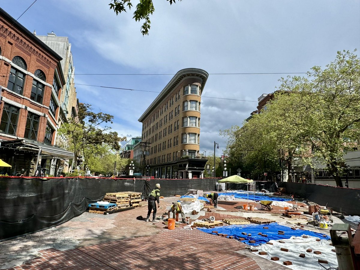 ATTENTION VANCOUVER! The traditional brick street surface in Gastown’s Maple Tree Square is FINALLY being fixed! It’s been needed for a LONG time. During construction, @GASTOWN STORES & SERVICES ARE STILL OPEN! Please support them & help SPREAD THE WORD! cbc.ca/news/canada/br…
