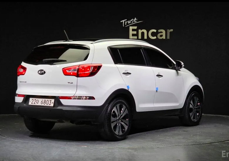 telotraigopy's tweet photo. Kia Sportage 2012 ! 🔥 

🔰  Motor Diesel 4x2
🔰  Asientos de cuero
🔰  Camara de retroceso
🔰  Techo panoramico 

📍 Costo aprox: Gs 99.500.000

📲  Reservar YA ! 

#telotraigopy
#premium
#garantia
#calidad https://t.co/oO9HpSABj8