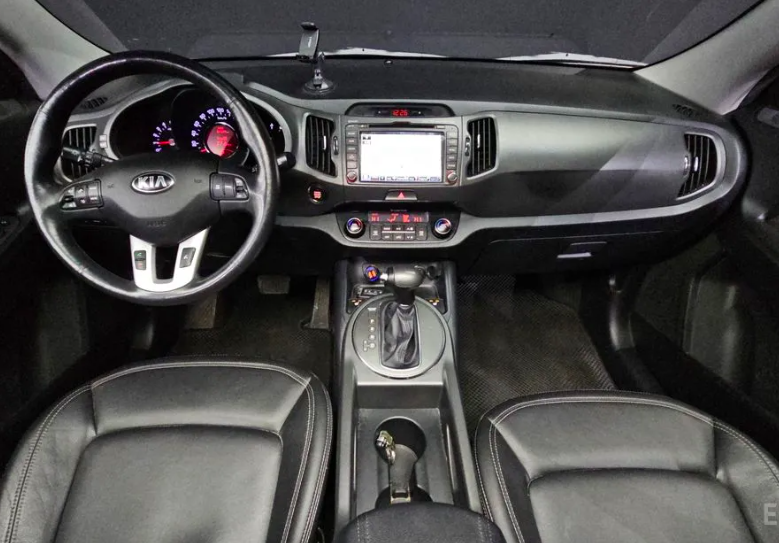 telotraigopy's tweet photo. Kia Sportage 2012 ! 🔥 

🔰  Motor Diesel 4x2
🔰  Asientos de cuero
🔰  Camara de retroceso
🔰  Techo panoramico 

📍 Costo aprox: Gs 99.500.000

📲  Reservar YA ! 

#telotraigopy
#premium
#garantia
#calidad https://t.co/oO9HpSABj8