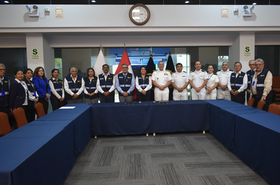 #MGPNoticias Se firmó un Convenio Específico de Cooperación Interinstitucional entre la Marina de Guerra del Perú - @DHN_peru y el @Senamhiperu, para generar investigaciones relacionadas a los procesos de interacción océano-atmosféricos en las zonas costeras y oceánicas.