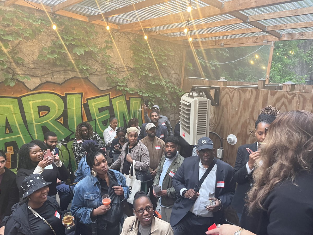 NYWomensChamber's tweet photo. Last week, we celebrated #smallbizmonth with our Chamber On The Go Networking Resource event!!! Thanks to our partners @NYC_SBS Thank you #HarlemHops for hosting the event and offering your tasty brews ๐ป for us to enjoy!
#smallbizmonth #cotg #networking #nycsbs #nywcc https://t.co/Z0OZYyF51j