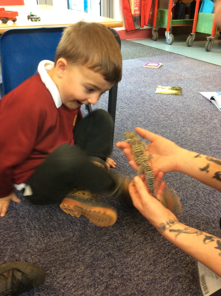 🐝Bumblebees enjoyed an amazing animal session and they held a snake, millipede, stick insect and leopard gecko!