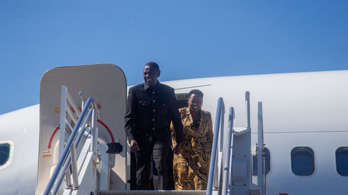 The teetotaler evangelical Kenyan President @WilliamsRuto, in his signature Kaunda suit, arrives in Atlanta, Georgia aboard a private Boeing Business Jet. The extravagant flying affair will come at a hefty cost to the Kenyan taxpayer.
