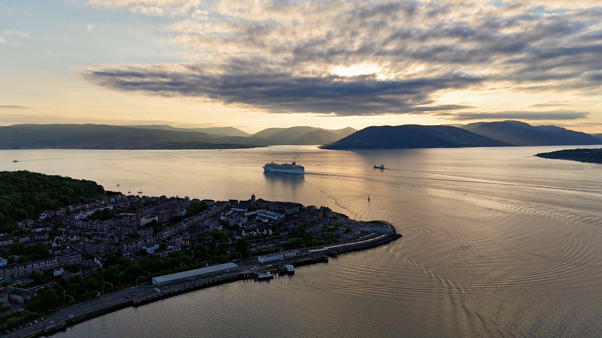 Another cruise ship departs #Greenock for #DunLaoghaire on a beautiful evening. @ThePhotoHour @discinverclyde @CruiseNorwegian