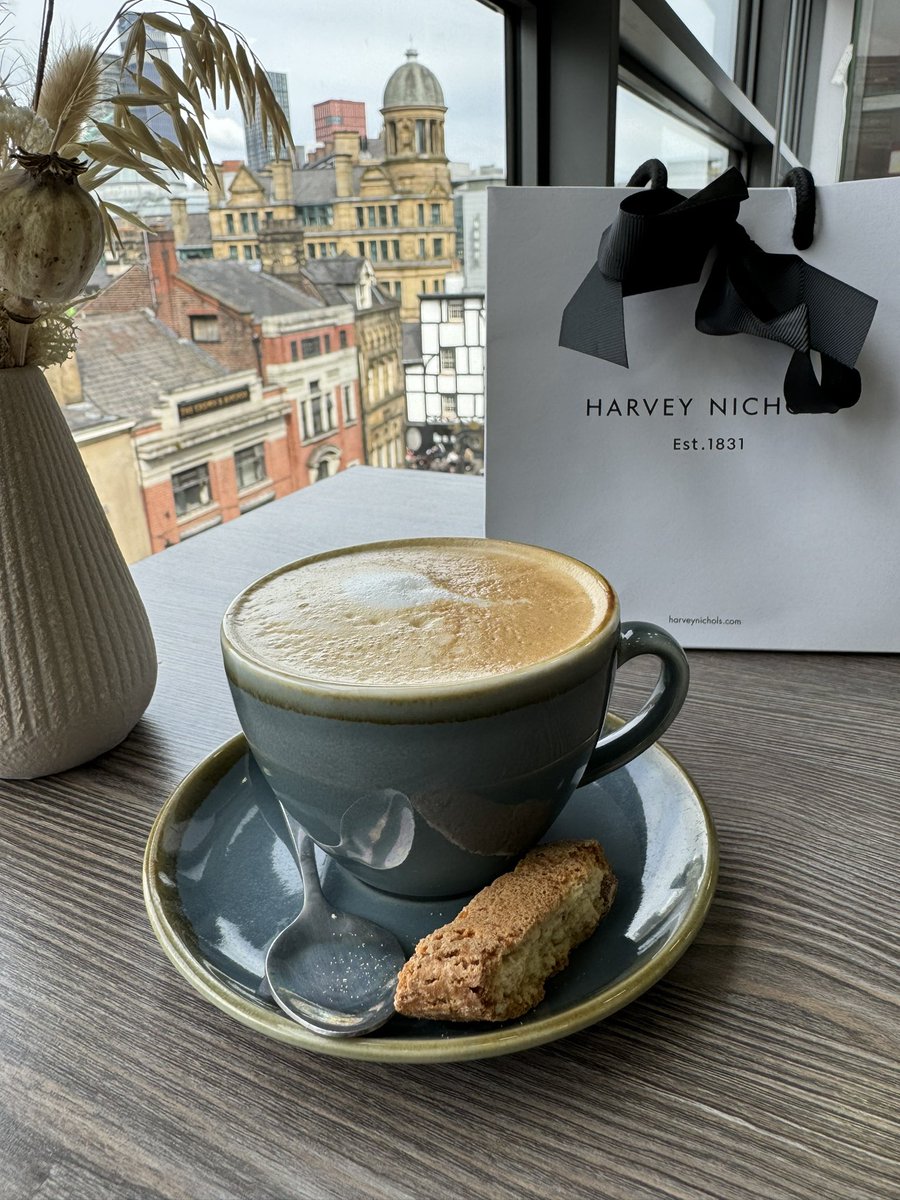 Perfect stop off for a quick coffee in #MCR for latte & great window view @HarveyNichols before heading back to #Loveoldham 👏👏👏👏very peaceful #MeTime 😉#OldhamHour