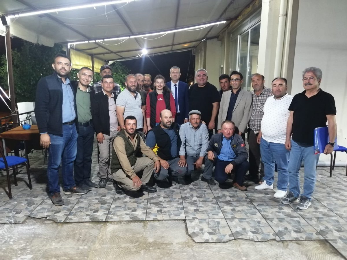 Bölgemizde keçi yetiştiriciliğini teşvik etmek ve yöreye özgü bir keçi peyniri kazandırmayı amaçlayan projemizde yeni sezon hazırlıklarına başladık. <a href="/Honer23NER/">Prof.Dr.Hakan ÖNER</a> hocam ve ekibimiz akşam saatlerinde Çavdırlı çobanlarımızın evine misafir olup yeni sezonun planlamasını yapıyorlar.🙏