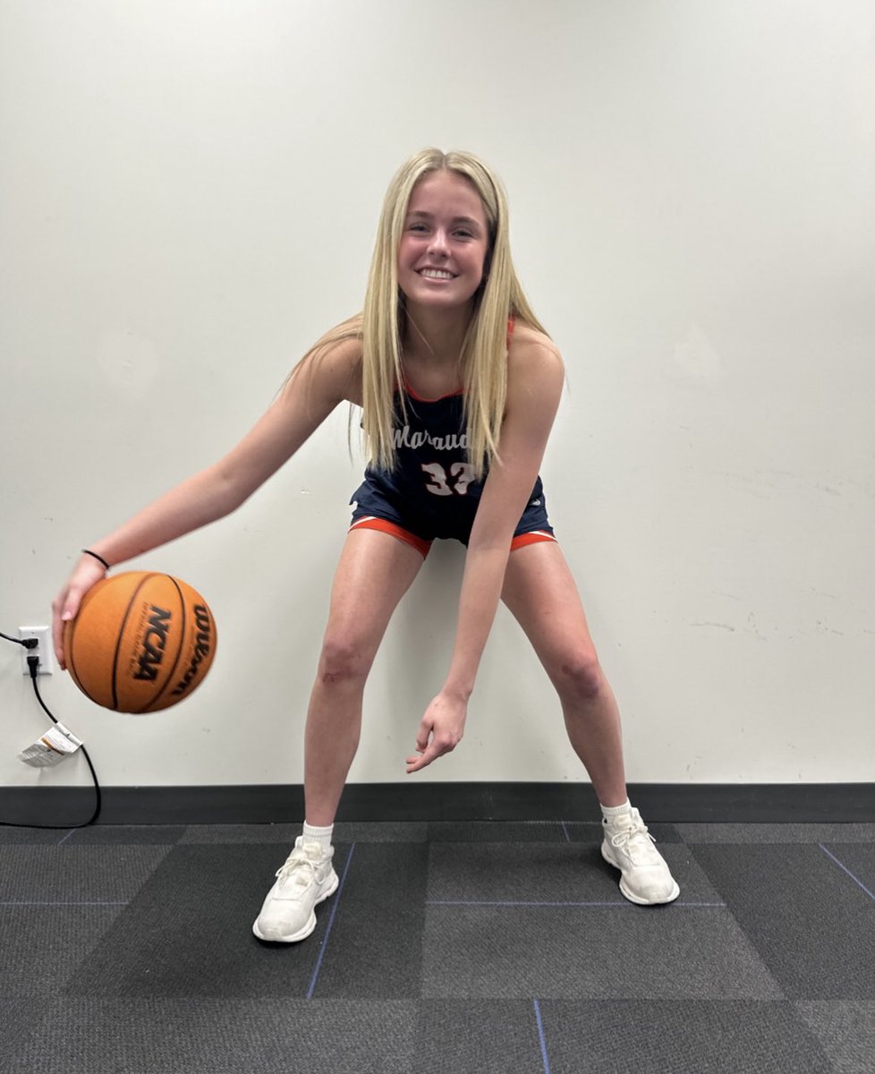 KendraOverskei's tweet photo. After a great day with @UMaryWomenBball I am grateful to receive a scholarship offer from @neumania_UMARY and UMary! Thank you for an amazing experience! 🧡💙 https://t.co/BAcz1tcGLn