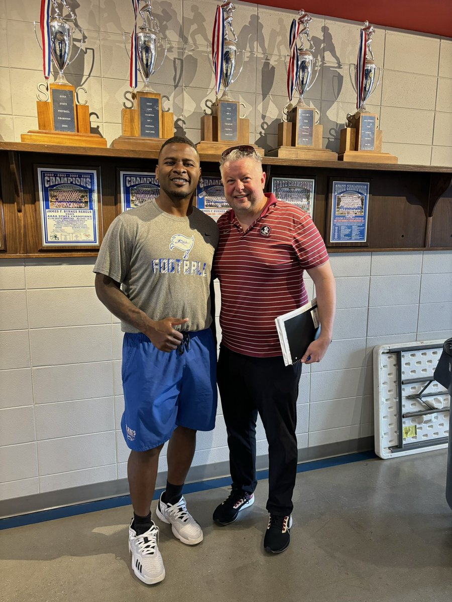 I was having a good day but it got even better when a Seminole came through the door. Thanks for coming by and checking out some of our kids @RyanBartow hopefully we can get the Carolina to Tallahassee pipeline back rolling. GO NOLES @ByrnesFootball @ReggieShaw77