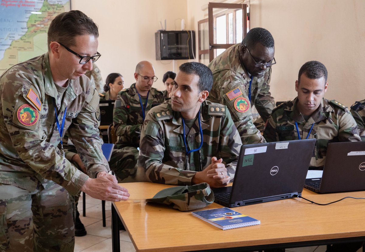 .@GeorgiaGuard Soldiers teach a defensive cyber operations class to Moroccan Royal Armed Forces service members during #AfricanLion 2024, @AFRICOM’s premier joint exercise with 8,100+ participants from 27 nations and @NATO contingents.

@SETAF_Africa 📸ngpa.us/29703