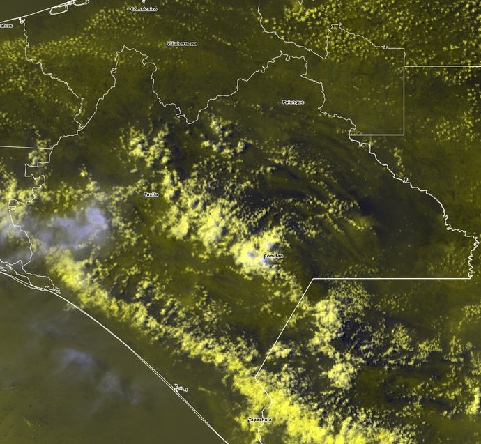 AvisosSat's tweet photo. ⚠️ Núcleos de #Tormentas empiezan a ganar fuerza y tamaño, para los próximos minutos es posible que empiecen a generar efectos relevantes tales como inundaciones rápidas, vientos dañinos y posible caída de granizo.

Manténgase informado.

#Chiapas https://t.co/TTXVHkQOTy