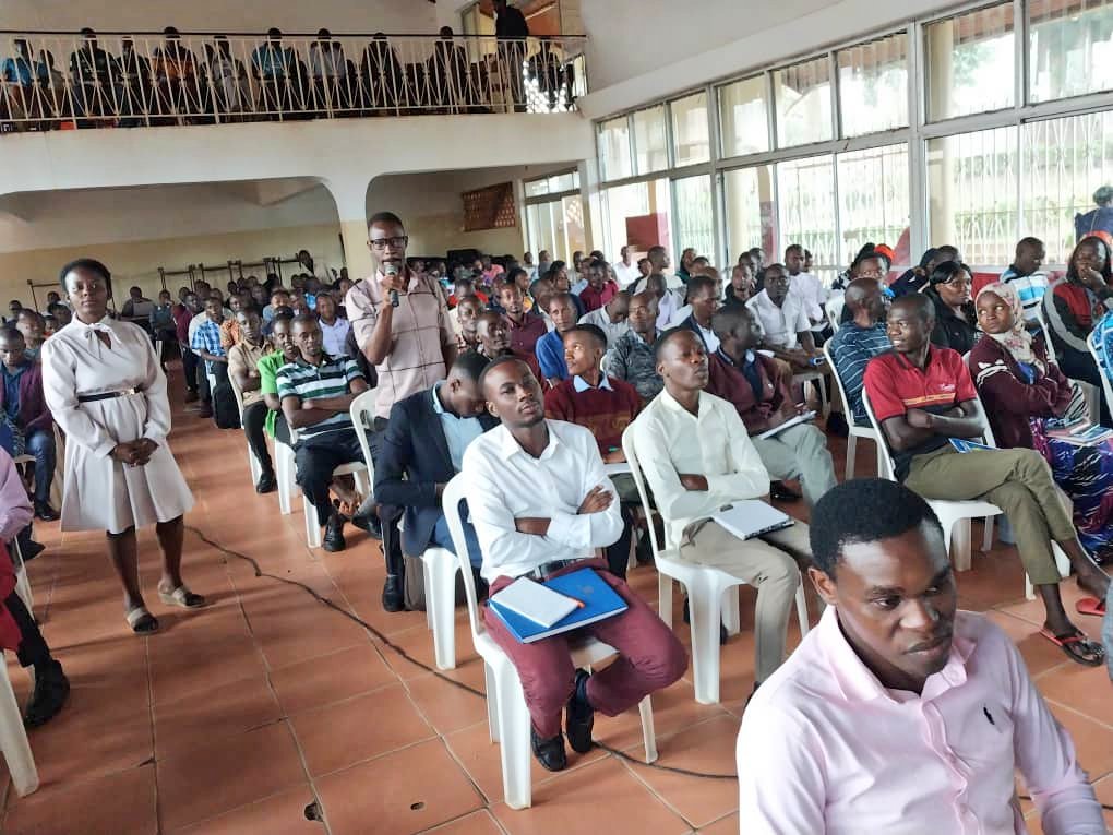 The training commenced with comments from Trinity College <a href="/TRICONAOfficial/">Trinity College Nabbingo</a>'s Deputy Headteacher, Mrs. Mwesigwa Betty, welcoming the attendees &amp; encouraging them to relax and expect a beneficial takeaway from the training. <a href="/iLwangaNassozi/">Headmistress | Trinity College Nabbingo</a> <a href="/SESEMATKAMPALA/">SESEMAT KAMPALA REGION</a> <a href="/upstu_2019/">Uganda Professional Science Teachers' Union</a> <a href="/MosesB_X/">✪𝗥𝗲𝗰𝗼𝗺𝗺𝗲𝗻𝗱𝗲𝗱</a>