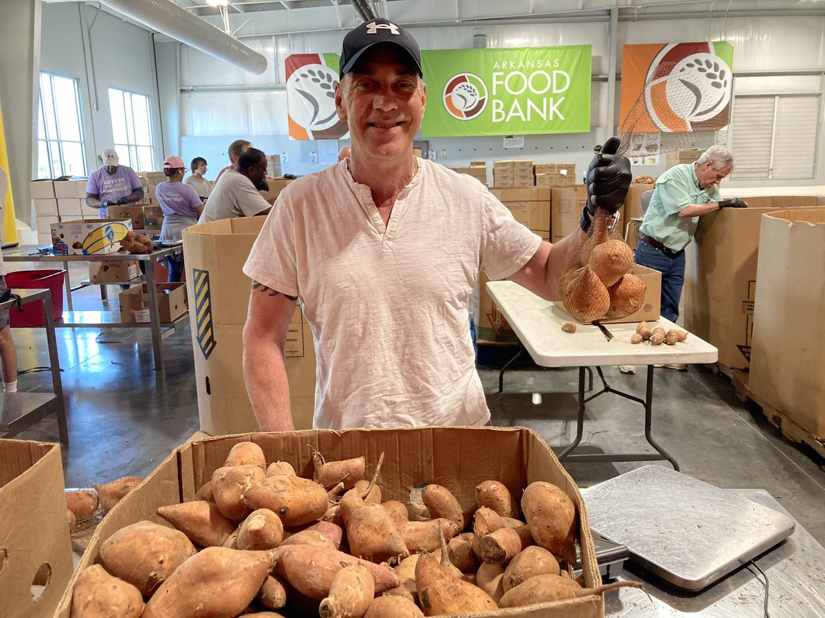 Pumping out the sweet potatoes today…2 tons sorted and bagged for the @arfoodbank! #arwx