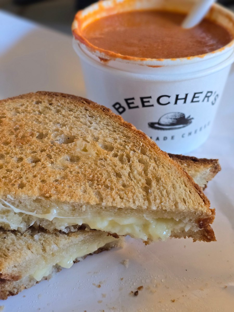 Thanks @gregcroc for this A+++ recommendation for Bleecher's grilled cheese and tomato soup combo. Literally the best I've EVER had.

#Seattle #PikeMarket