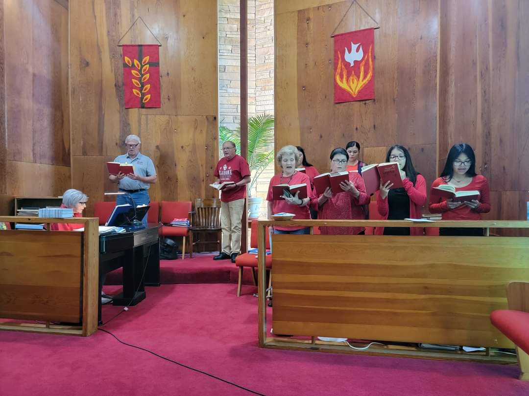 First Presbyterian #BrokenBow #Oklahoma The Choir and Joy Orr, dressed in red for Pentecost Sunday, May 19, 2024. #musicMonday #Presbyterian #pcusa @SynodSun #Pentecost #choir (Photo: Fred Bray)