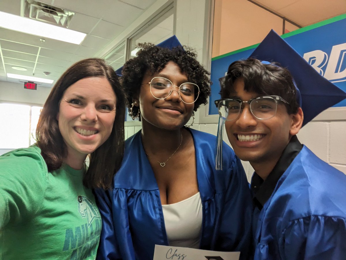 EnglAshAndersen's tweet photo. I love the NMS grad walk! So great to see these kids again &amp; celebrate them #proud2bmps @NMS_Mustangs https://t.co/xFvO4EHoQw