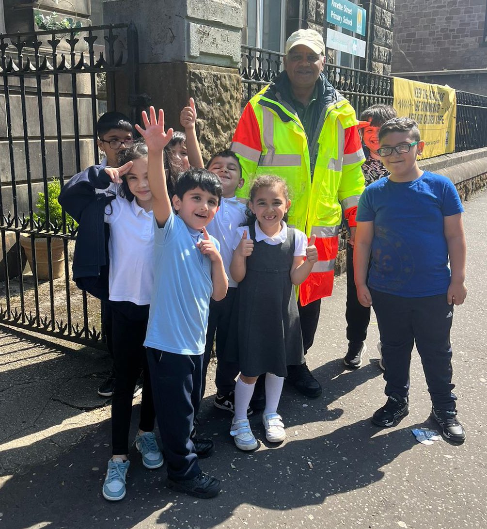 The primary 1-3 road safety committee had their eagle eyes peeled walking around Govanhill on Friday afternoon on their road sign scavenger hunt! They had great fun! Well done Ms Wilson & team 🌟