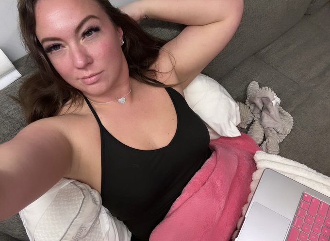 This was my office last night &amp; all day today https://t.co/dfkGBldggh