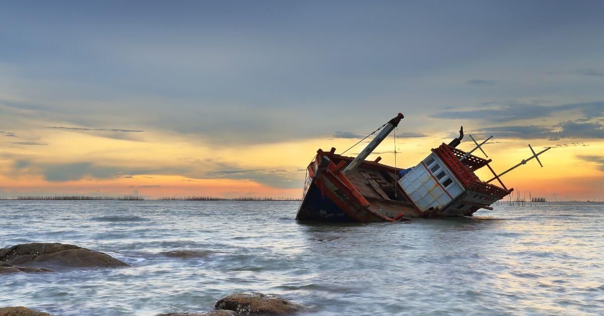 11 fishermen went missing after their vessel sank off the coast of Cape Town.

Check out this article 👉 marineinsight.com/shipping-news/… 

#FishingBoat #CapeTown #Maritime #MarineInsight #Merchantnavy #Merchantmarine #MerchantnavyShips