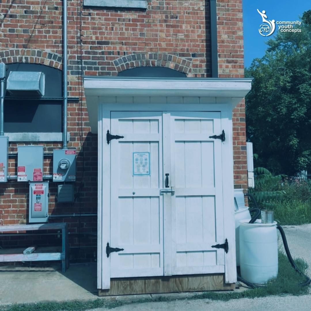 As temperatures are rising, we are asking for bottled water donations! 
Please feel free to share and drop off any bottled water. Community Youth Concepts has a community fridge and pantry located directly behind our building at 1446 Martin Luther King Jr. Parkway, Des Moines, IA