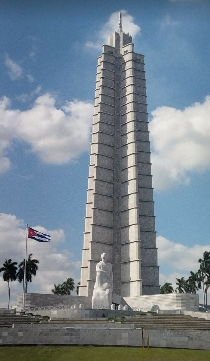 🚨A uds 🐛🐛 q me leen🚨 🎶Vivo en un país libre cual solamente puede ser libre en esta tierra, en este instante y soy feliz porque soy gigante...🎶 #YoSigoAMíPresidente Viva Cuba!🇨🇺 #IslaRebelde #FidelPorSiempre @DeZurdaTeam_ @Mujeres_Revoluc Foto (@AmaliaR622 )