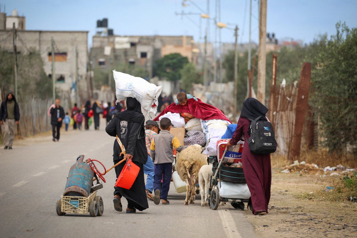 Super_Said's tweet image. More than 900,000 people, approximately 40% of #Gaza's population, have been displaced in the past two weeks as #israeli #bombardment continues across much of the enclave, United Nations spokesperson Stephane Dujarric said Monday. #Hamas #Palestine #israel