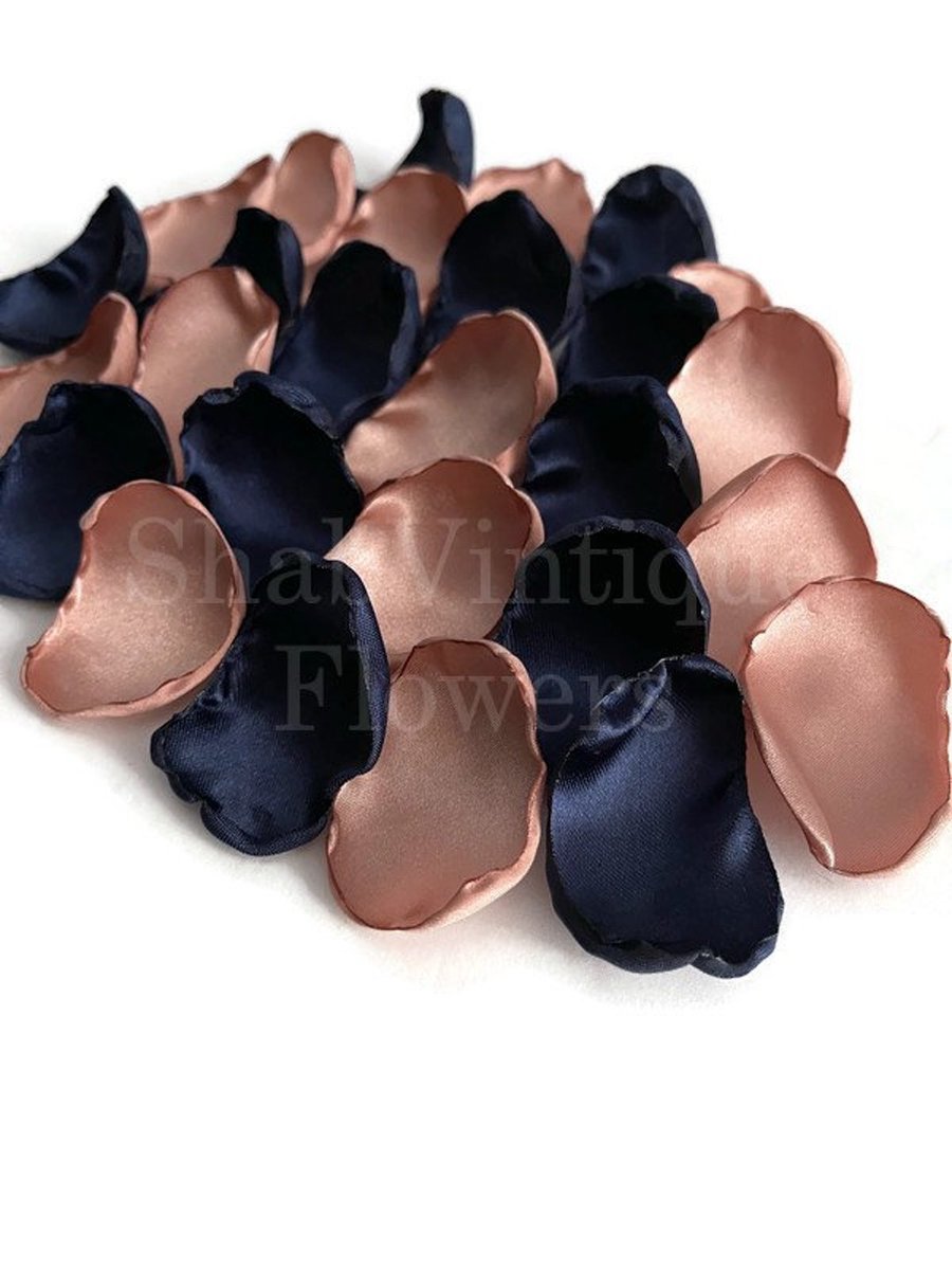 🌹 Dreaming of a rustic yet elegant wedding? Add a touch of sophistication to your big day with our Navy Blue and Rose Gold Flower Petals 🌼… dlvr.it/T78rW0 #weddingflowers #centerpieces #handmade #weddingvibes #partydecor #birthdayparty #onlineshopping #weddinginspo