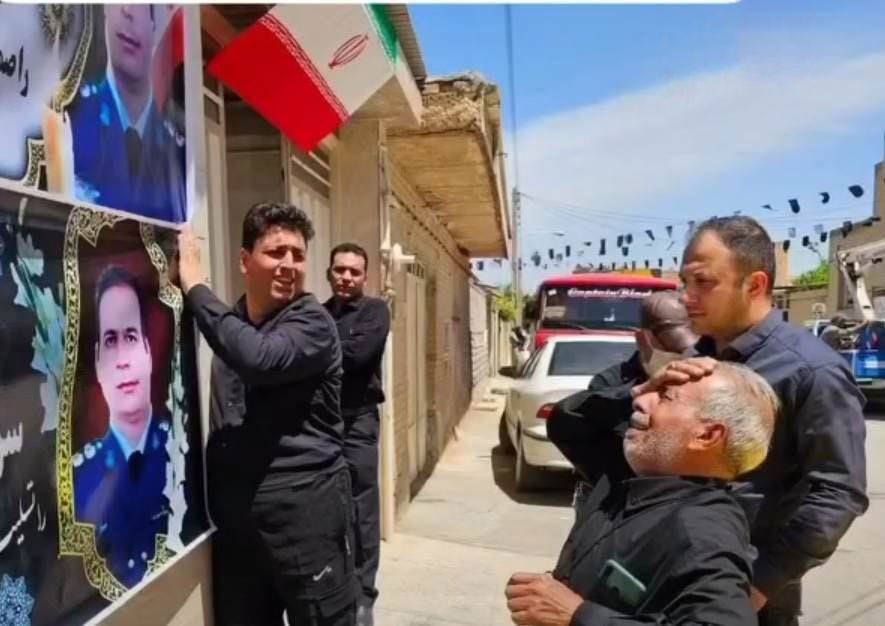 پدرِ محسن دریانوش، یکی از خلبانان سانحهٔ بالگرد رئیسی هنگام دیدن بنر پسرش روی دیوار: