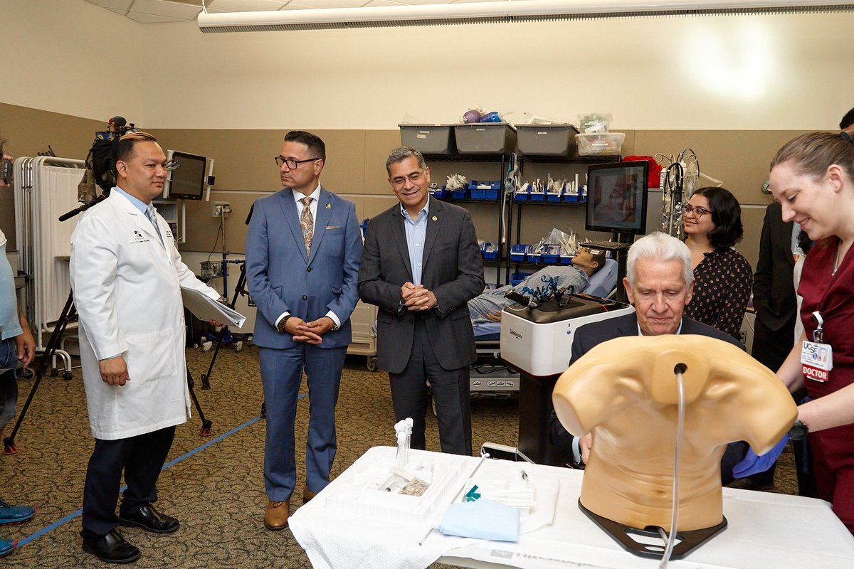 Stopped by @UCSFFresno Residency labs with @RepJimCosta today! Collaborative efforts are essential to develop strategies that will strengthen the health workforce & improve health outcomes. We are committed to supporting, valuing, & fairly compensating the health workforce.