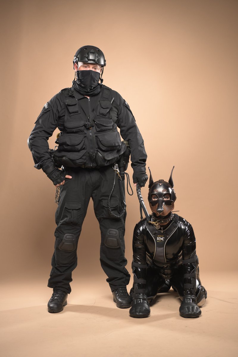 kallathepet's tweet photo. Me and my owner @XxYourHandlerxX 

#owner #meinteam #rudel #petplay #petgirl #puppyplay https://t.co/oBQzHjjOAB