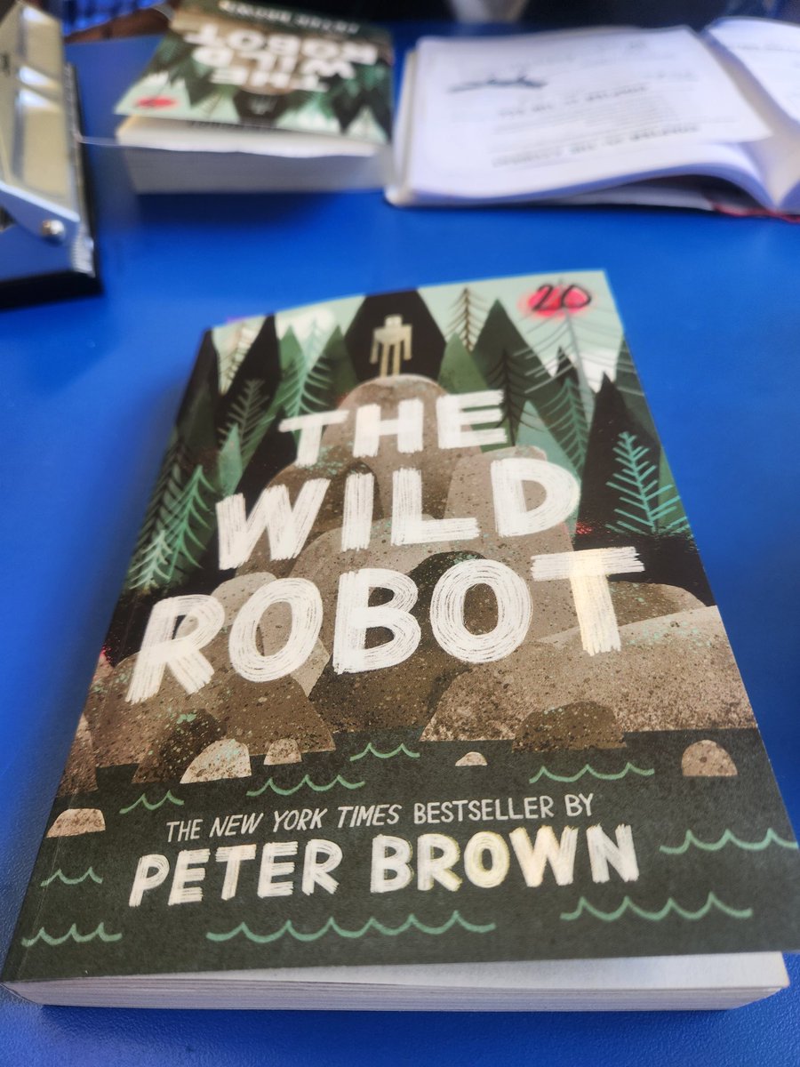 It's been a WILD few days in H-Town! It was all hands on deck @MemorialElm today & I had the honor of being in a 2nd grade class, doing a novel study of THE WILD ROBOT by @itspeterbrown! #ReadingIsFun #BooksForAll @HISDLibraryServ